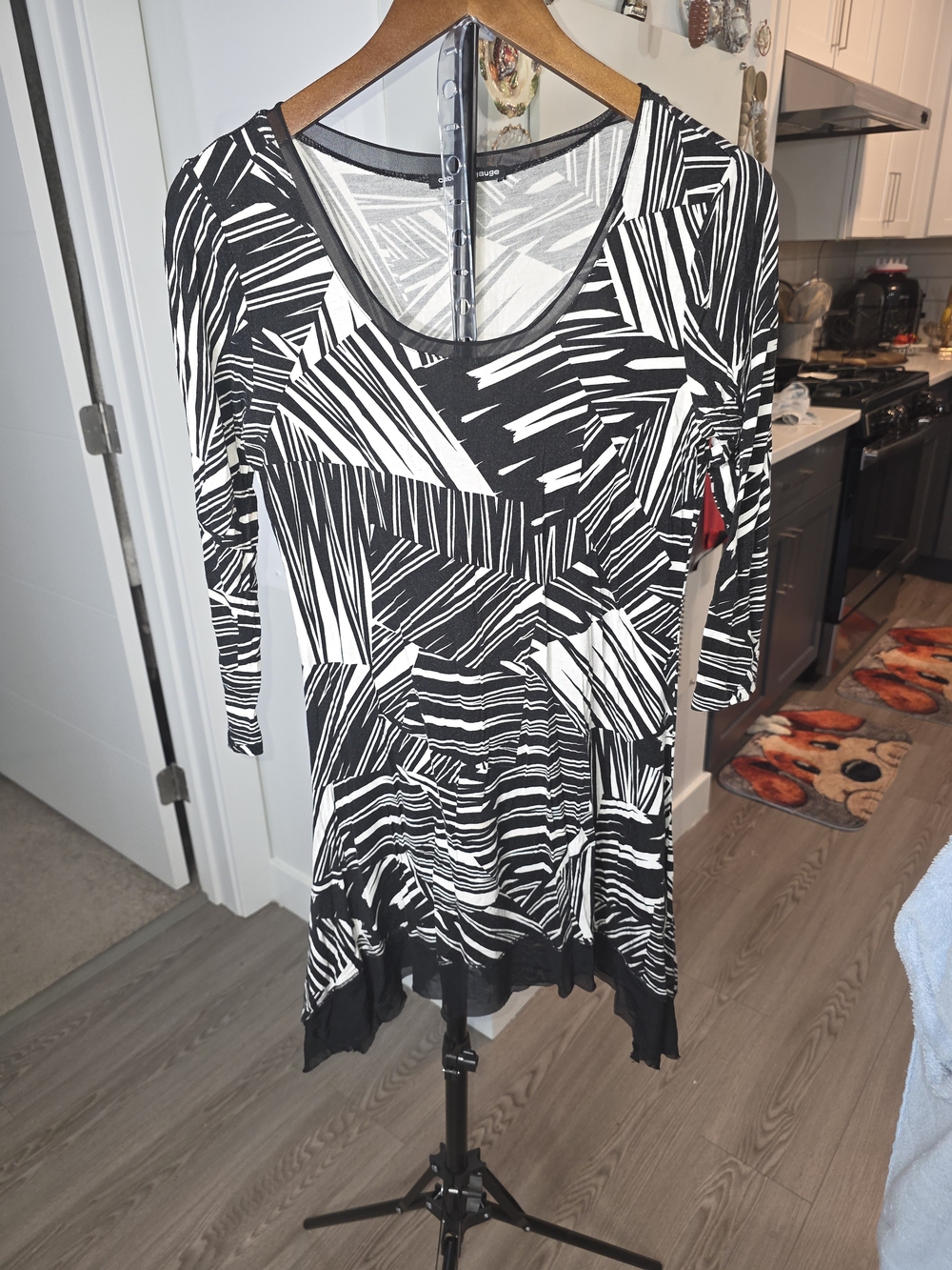 Cable & Gauge Black and White Geometric Long Sleeve Dress